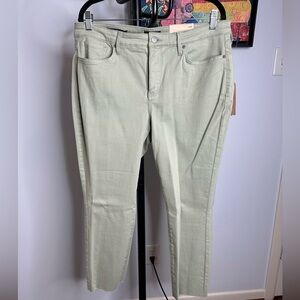 NYDJ Alina Leggings in Bamboo. NWT.  Size 14p. Raw hem.